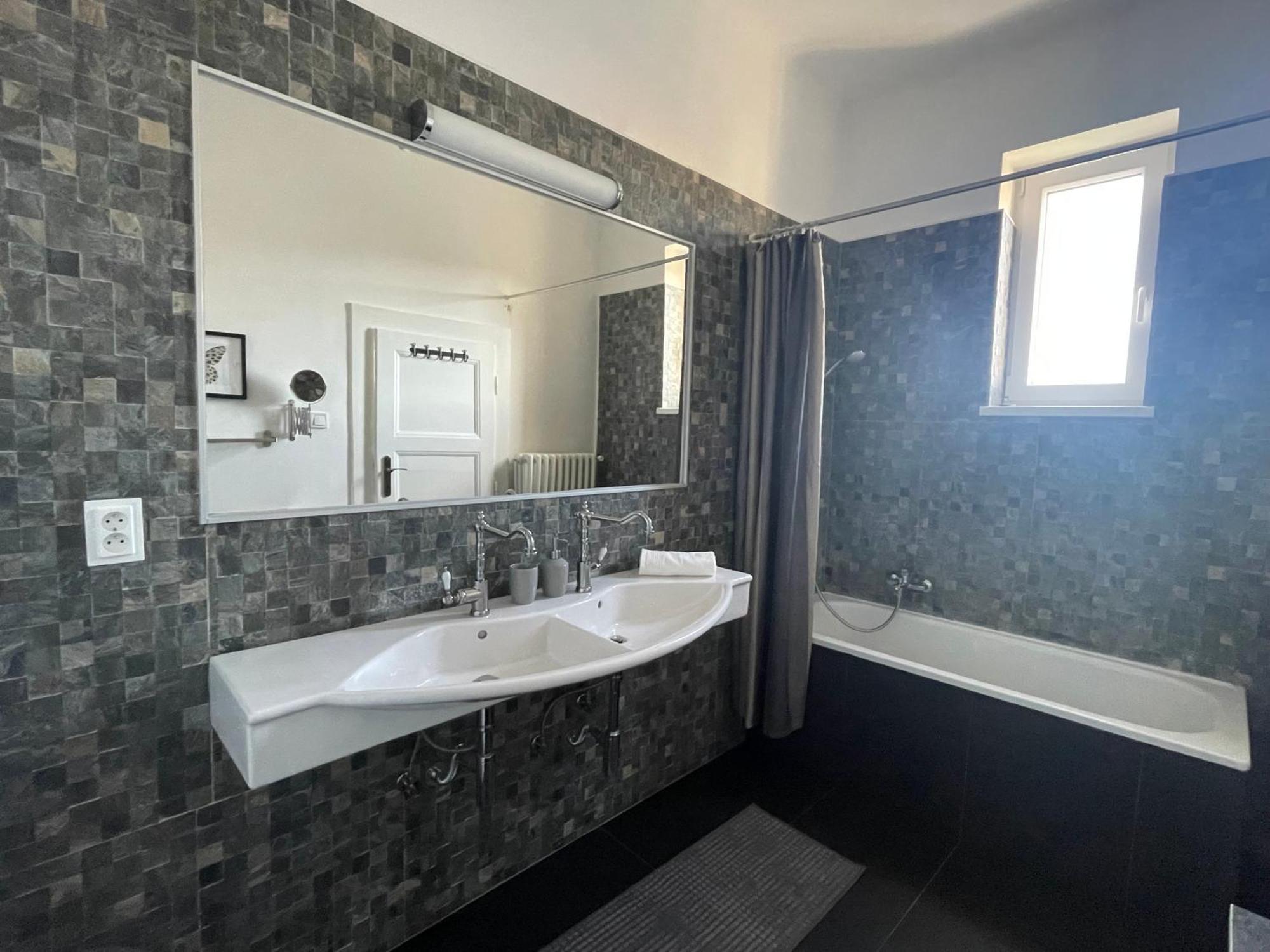 Blue Church Views - Central, Quiet, Bright - 4Th Floor Corner Apartment 125M2 Μπρατισλάβα Εξωτερικό φωτογραφία